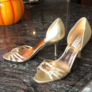 Badgely mischka gold open toe heel